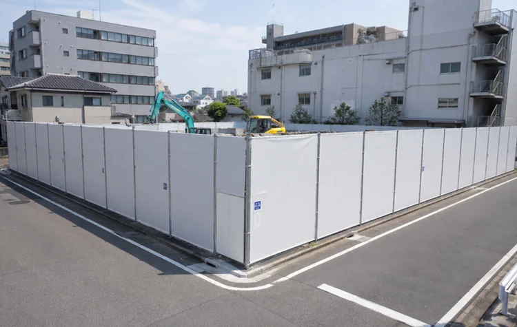 近隣に配慮した解体現場